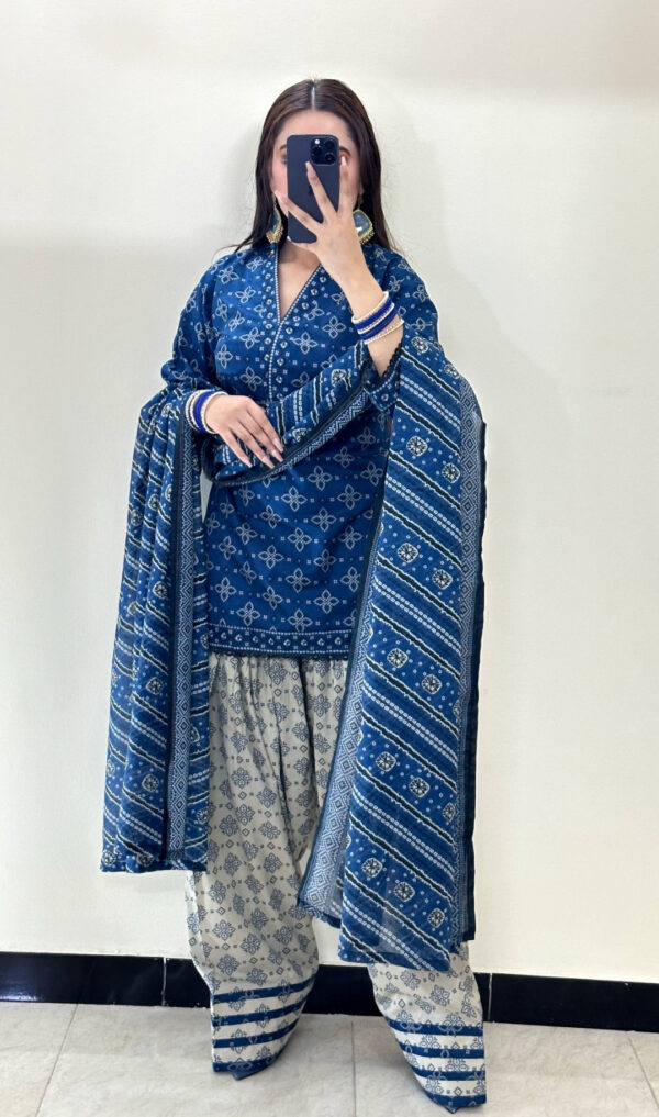 Bin Saeed Summer Printed Lawn 3 PC - ZSU25X30002
